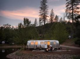 AutoCamp Yosemite，位于米德派恩斯的酒店