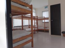 ALCOY PLAZA ECO PARK - BARKADA ROOM，位于Mambagi的酒店