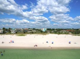 Travelodge by Wyndham Panama City Beach / Beachfront，位于巴拿马城海滩的酒店