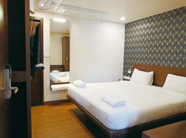 HOTEL VINTAGE CASTLE，位于哥印拜陀的酒店