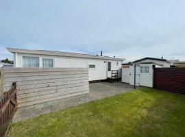 Chalet op Ameland voor 5 personen，位于比伦的酒店