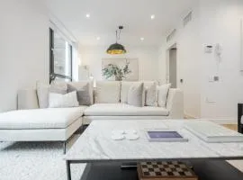Luxury Central Mayfair Townhouse with A/C 3BR 3BA