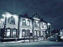 Waterford Arms，位于惠特利湾的酒店