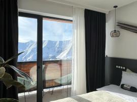 Luxury hotel room with amazing views，位于古多里的度假村