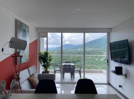 Modern well-equipped 4 PPL condo/5 MIN beach walk
