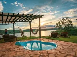 Chalé Mirante, piscina, cachoeira, lago e vista espetacular