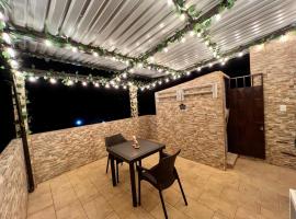 Casa entera rústica con terraza, parque principal，位于San Vicente de Chucurí的酒店