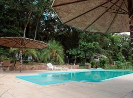 Casa de Campo com Piscina e lazer em Cascavel PR，位于卡斯卡韦尔的酒店