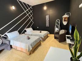 HIPSTER ROOM at Kuala Berang -Free WiFi & Netflix for 2 Pax，位于Kuala Berang的乡村别墅