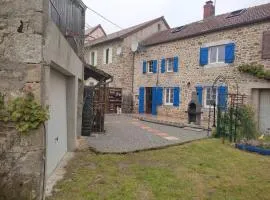 Maison Creusoise dans le village de Fontanières.