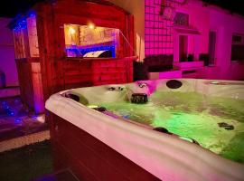 Captivating 4-Bed Hot Tub House in Blackpool，位于布莱克浦的酒店