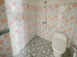 Urbanview Hotel Tirtamaya Jaya Indah Indramayu by RedDoorz，位于Indramayu的酒店