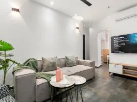 Brand new apartment w Bomb Shelter next to the beach M4