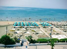 Baron Beach Hotel，位于斯考里的酒店