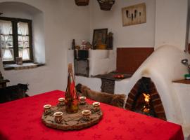 Casa Sub Magrin，位于Satu Bătrîn的酒店