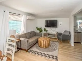 Cozy 2 Bedroom Home, Private Backyard with Hot Tub