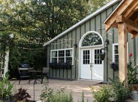 Rosedale Chapel Bed and Breakfast，位于Steinbach的酒店