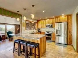 Mountain View Retreat in Nampa! Million dollar views from the panoramic windows, 6 bedrooms! Sleeps 14! Have your wedding or family reunion or retreat here on our hillside