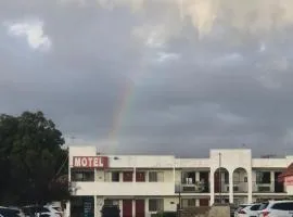 尤尼斯广场汽车旅馆