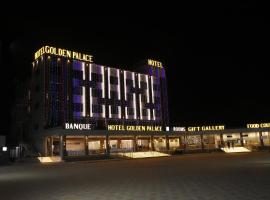 HOTEL GOLDEN PALACE & ROOMS，位于Hālol的旅馆