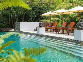 Thalassa Dive & Wellbeing Resort Manado，位于美娜多的带按摩浴缸的酒店