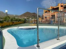 Simon beach house Los Cristianos，位于洛斯克里斯蒂亚诺斯的木屋