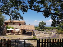 Maison de caractère dans Luberon avec piscine，位于赛尼翁的酒店