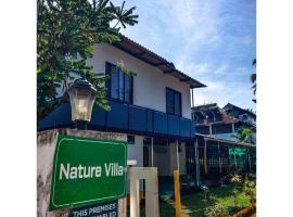 Nature Villa Kochi，位于阿鲁法的酒店