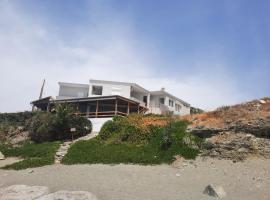 Voula Beach，位于兰特斯的酒店