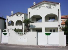 Residence Teresines，位于加里波第港的酒店