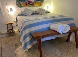 Surf and Stay Casita -beach-waves -nature，位于圣克鲁斯华特库的酒店
