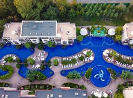 Cascadas Family Resort 2-Rooms Apartment sunny beach，位于阳光海滩水上乐园附近的酒店