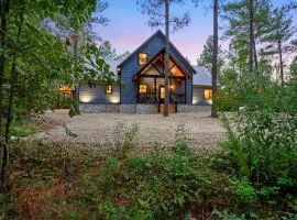 Brand New! Night Owl - Secluded, Hot Tub, Game Loft, Fireplaces