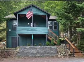 Lake View Enchanted Treehouse- Lake Harmony，位于莱克哈莫尼的酒店