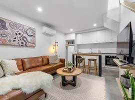 Self Contained Loft Apartment in CBD