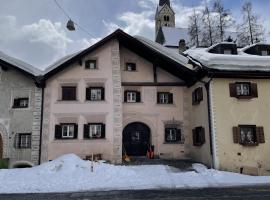 Scuol in schönem Engadinerhaus，位于施库尔的酒店