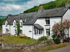 Scenic Welsh Cottage in the Brecon Beacons，位于克里克豪厄尔特莱托沃城堡庄园附近的酒店