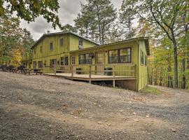 Cheyenne Ranch Apt with 50 Acres by Raystown Lake，位于亨丁顿的酒店