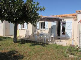 Maison calme 5 pers, proche plage et centre, jardin clos, WIFI, parking, ménage inclus. - FR-1-246A-181，位于La Brée-les-Bains的酒店