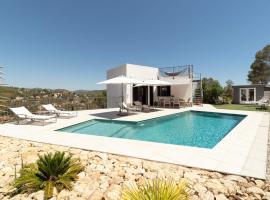 Luxury Sitges Hills Villa，位于奥利维拉的酒店