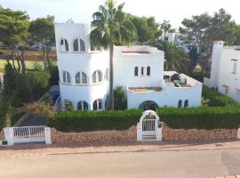 Villa mit Meerblick, Indoorpool und Wlan in Cala D' Or，位于Cala D'or的酒店