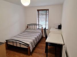 Luton, LU3 Double Ensuite room，位于卢顿的度假短租房