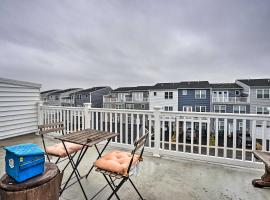 Modern Townhome 4 Mi to Downtown Frederick!，位于弗雷德里克的酒店