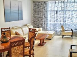 Large apartment with sea view，位于巴特亚姆的海滩短租房