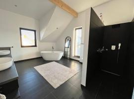 House - Sleeps 8 - Pets Ok - Garden - Parking，位于贝尔多夫的酒店