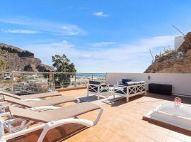Luxury Penthouse Puerto de Mogan with great terrace and sea view，位于莫甘海滩的酒店