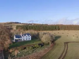 Greenmyre Farmhouse with Hot Tub