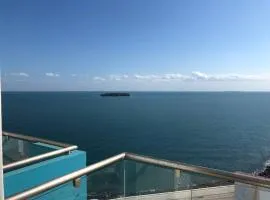 Luxury apartment with sea view 2br