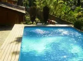 Casa na praia de Camburi em condomínio com piscina aquecida