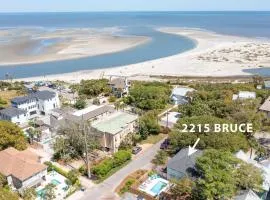 Three Oaks Beach Cottage - 2215 Bruce Drive